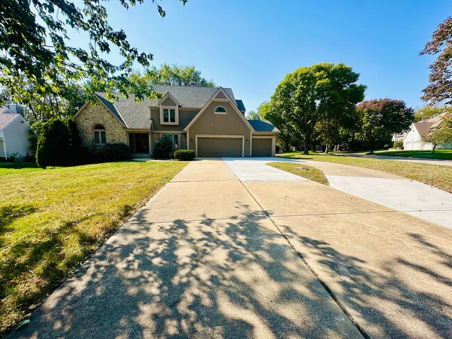 Building Photo - {13040} Spacious Cherry Creek Home + First...