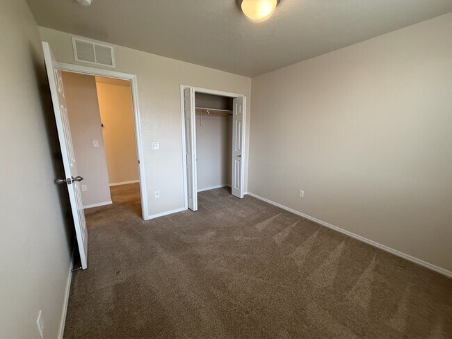 Building Photo - 108 NE Malad Ct