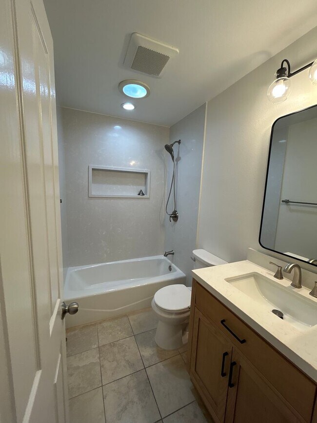 Building Photo - New! 3BD/2.5BA Two-Story Condo in Qual Hill Irvine! *MOVE-IN SPECIAL*