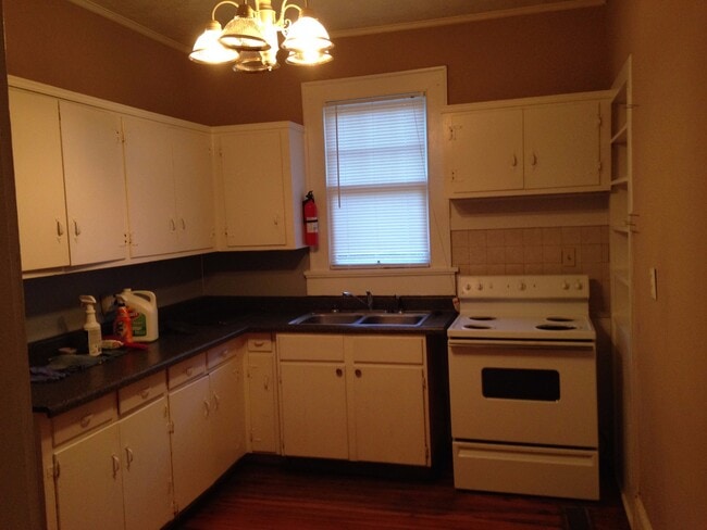 Building Photo - 2960 Pierpont Ave
