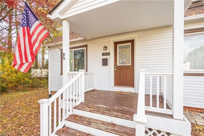 Building Photo - 3537 Buckingham St