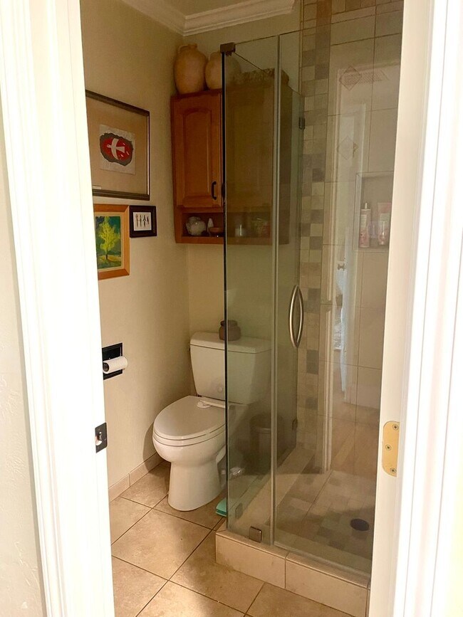 Building Photo - Charming 3 bedroom home in quiet neighborhood with detached office!