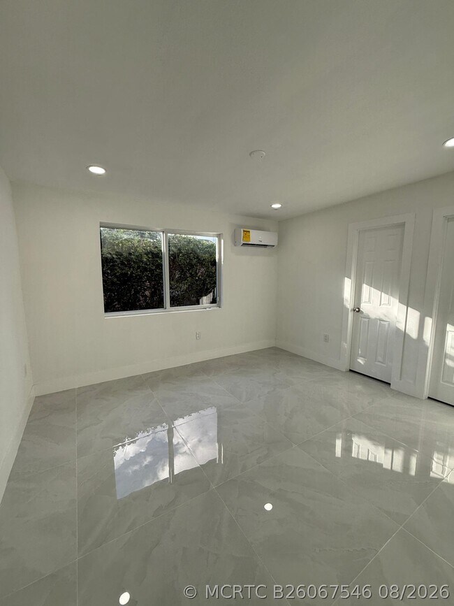 Building Photo - 4400 SW 36th St