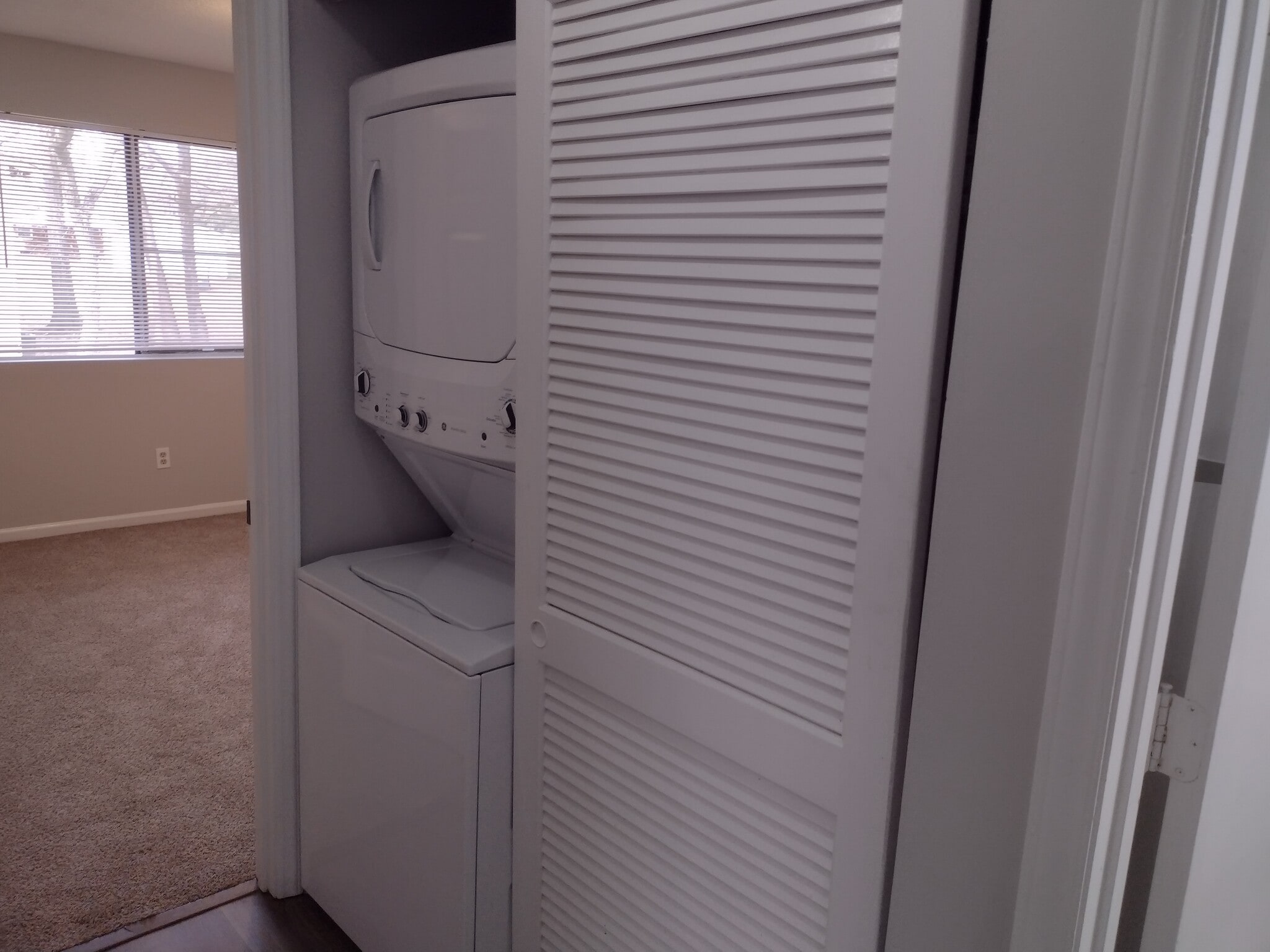 Building Photo - 1628 Cedarview Ct