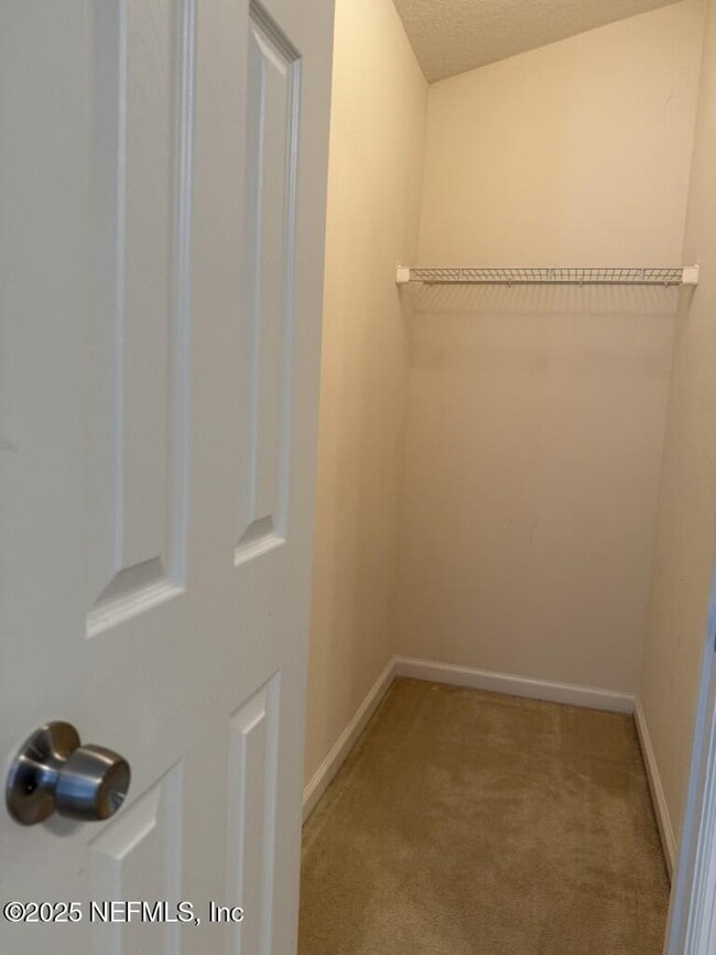 Building Photo - 516 Hopewell Dr