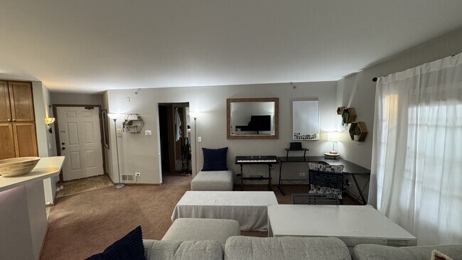 Building Photo - 5S455 Scots Dr