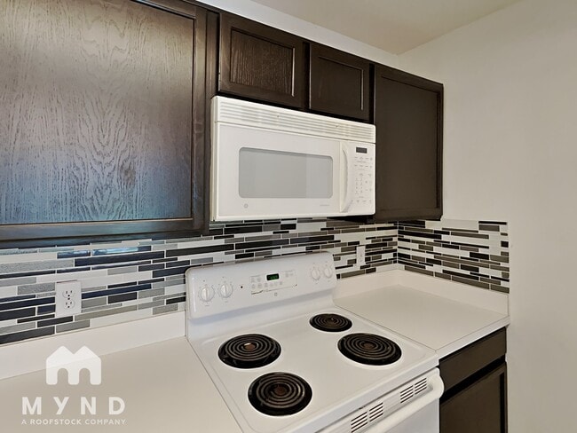 Building Photo - 3960 Southpointe Dr