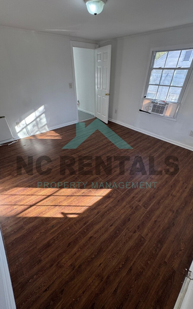 Building Photo - 613 Quarry St