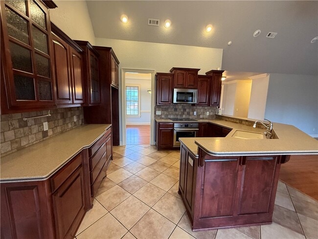 Building Photo - 4600 S Old Wire Rd