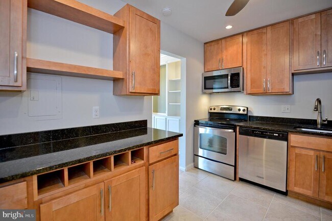 Building Photo - 9702 Kingsbridge Dr