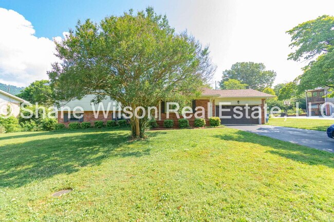 Building Photo - 1/2 off your first month's rent! Charming 4-Bedroom Home in Chattanooga with Spacious 1900 Sq Ft ...