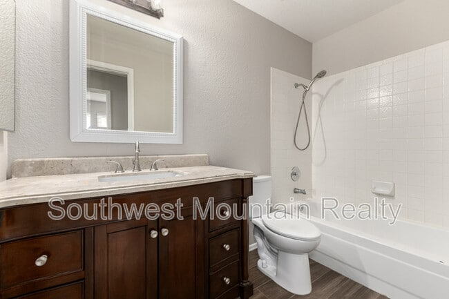 Building Photo - 5526 E Forge Ave