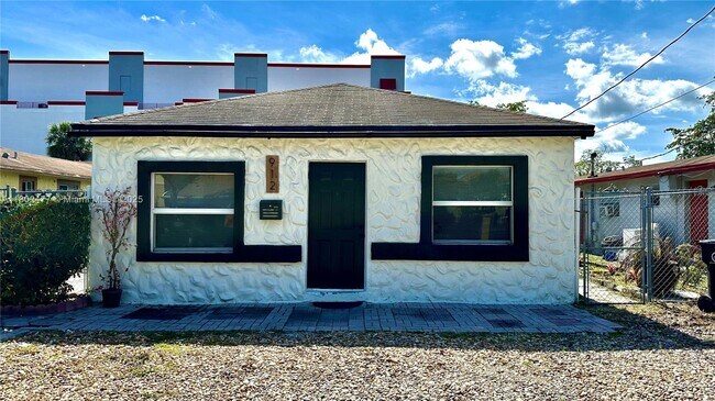 Primary Photo - 912 NW 2nd St