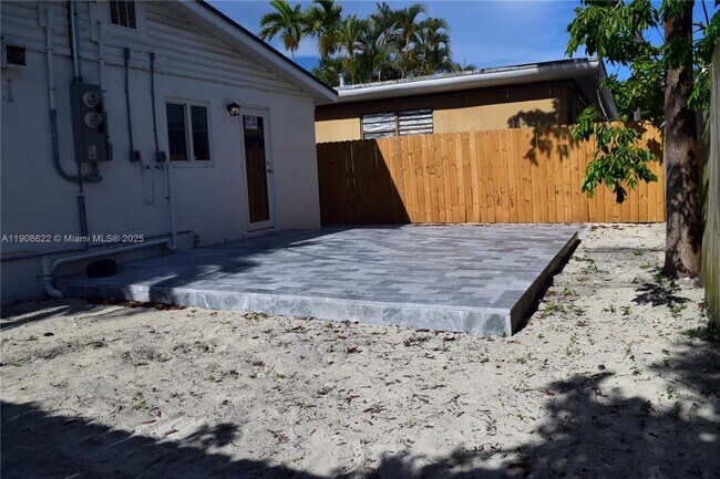 Building Photo - 622 NE 6th St