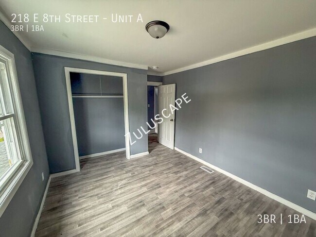 Building Photo - 218 E 8th St