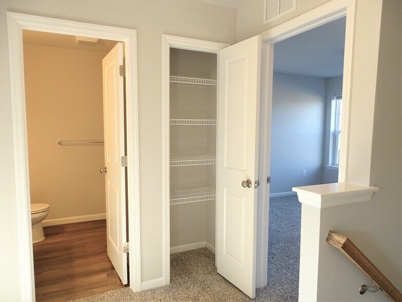 Building Photo - 21 Cobblestone Ct