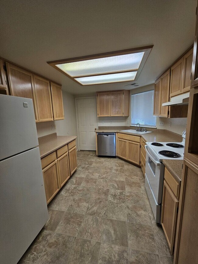 Building Photo - 1345