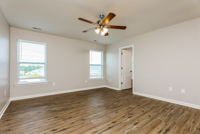 Building Photo - 934 Lakemont Dr