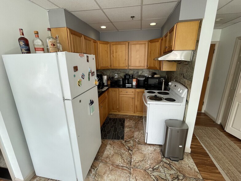 Building Photo - 72 Kneeland St