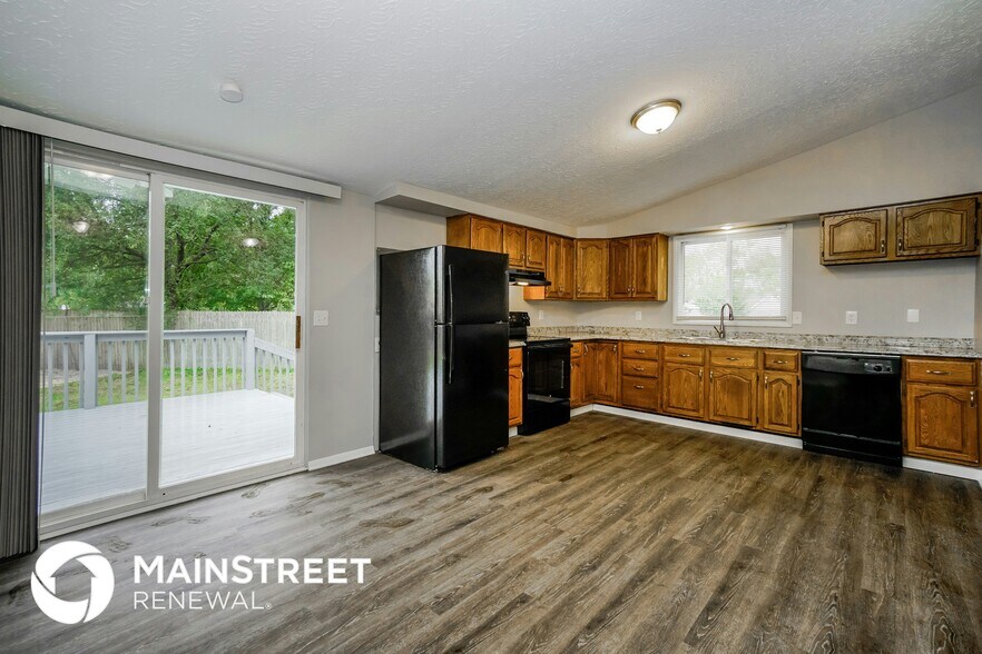 Building Photo - 389 West St