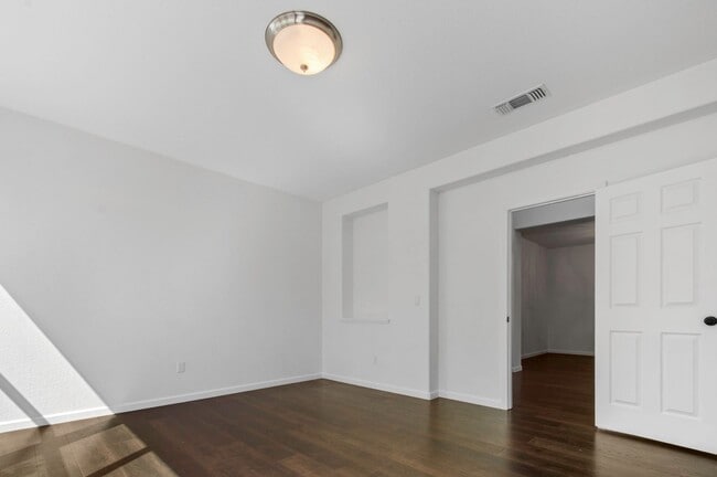 Building Photo - 991 Zephyr Ct