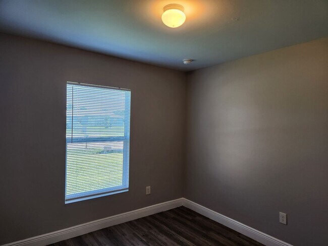 Building Photo - 5012 Dolphin Ct