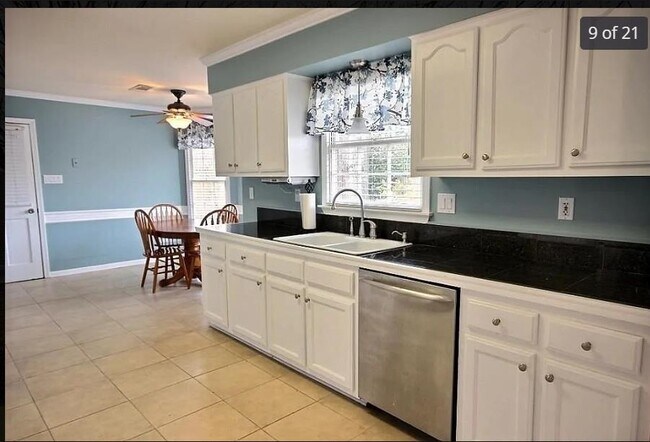 Building Photo - 773 Bradley Cove