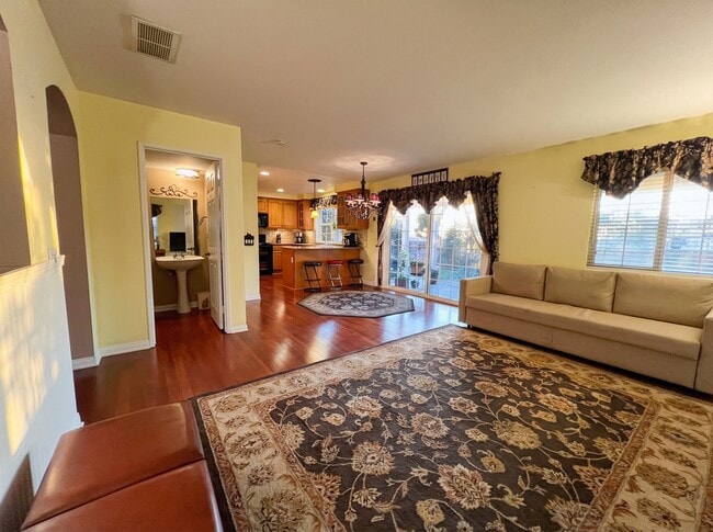 Building Photo - 1829 Mirador Dr