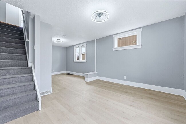 Building Photo - Three bedroom available for an immediate move in!