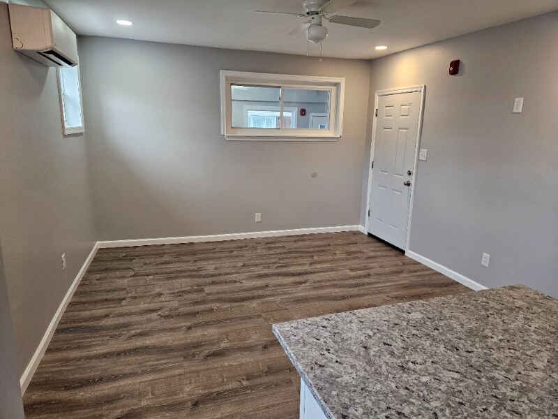 Building Photo - 326 Roselyn St