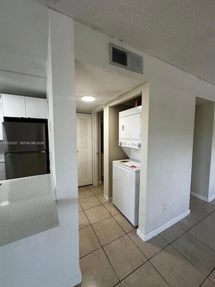 Building Photo - 3400 Foxcroft Rd