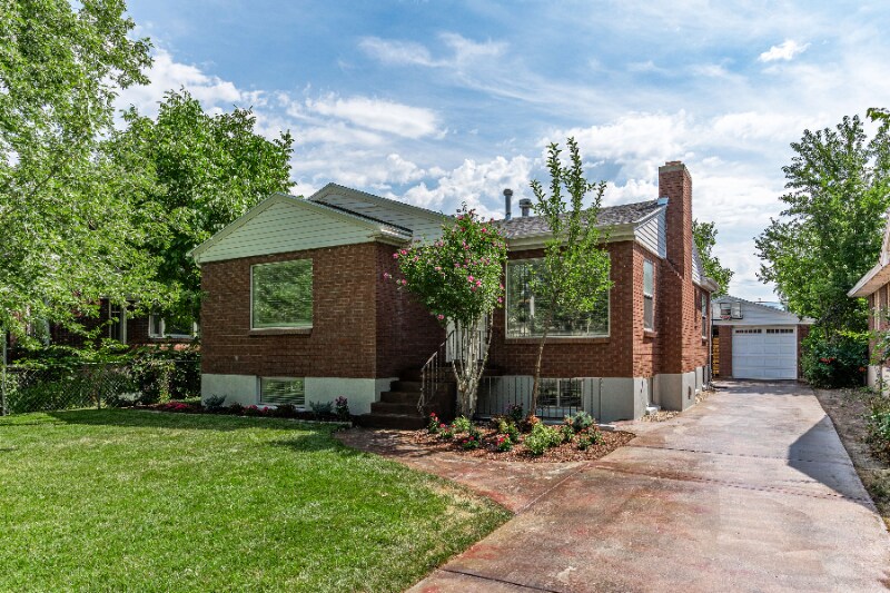 Building Photo - 444 N Oakley St