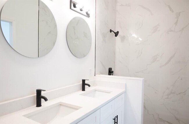 Building Photo - 46 Master Dr