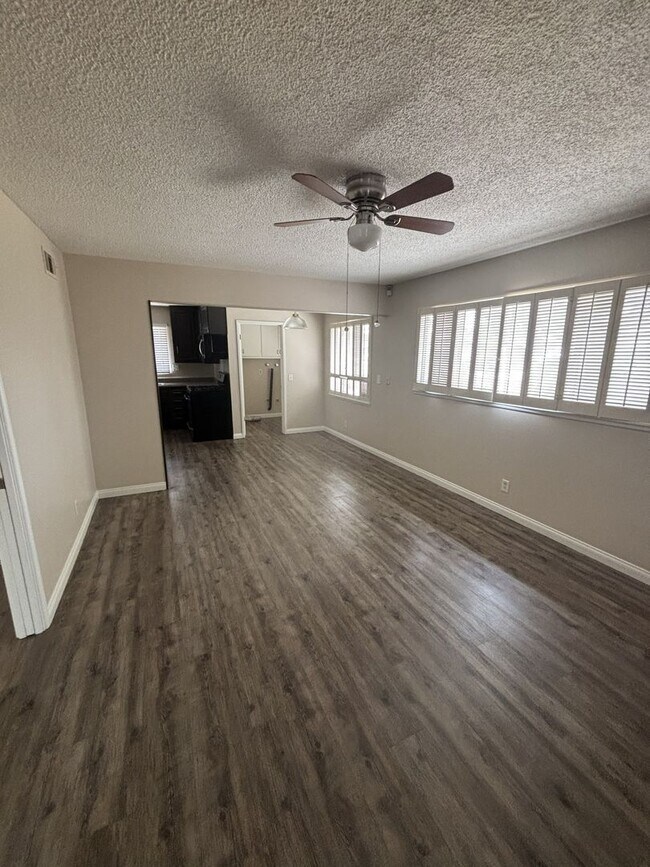 Building Photo - Corner lot La Mirada home!