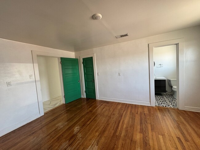 Building Photo - 120 N Austin St