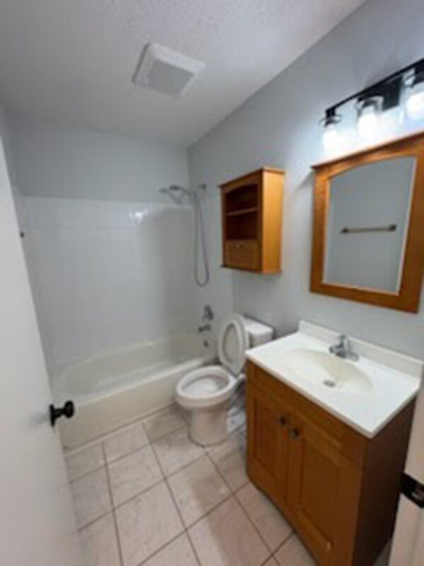 Building Photo - 5922 Lakedale St