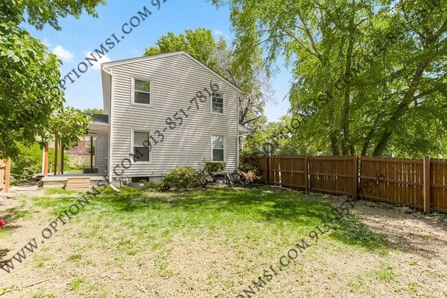Building Photo - Incredible home in Romanelli Gardens!