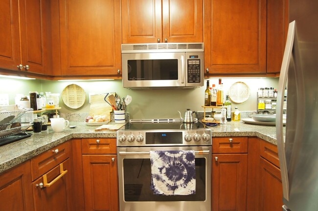 Building Photo - Cozy and spacious 3br condo in Presidio Heights