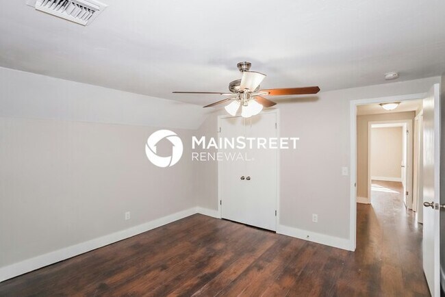 Building Photo - 3 Bedroom Pet-Friendly Home in Edmond, OK with Main Street Renewal