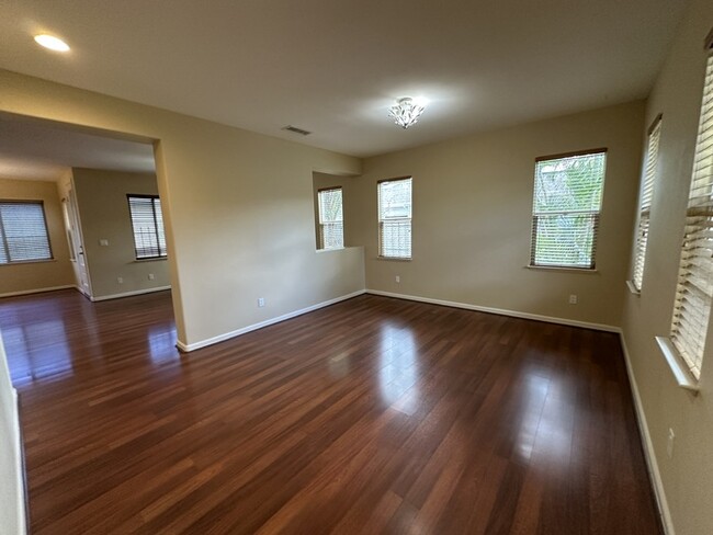Building Photo - Pet-Friendly Spacious Solar-Powered Home i...