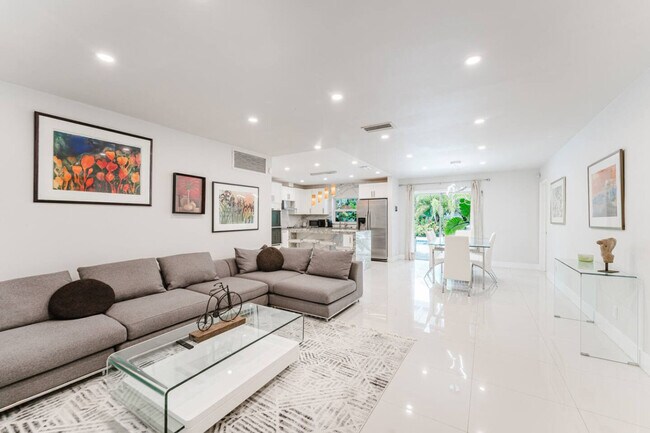 Building Photo - 4017 Monroe St