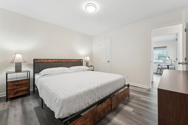 Building Photo - 214 Bridgefield Pl