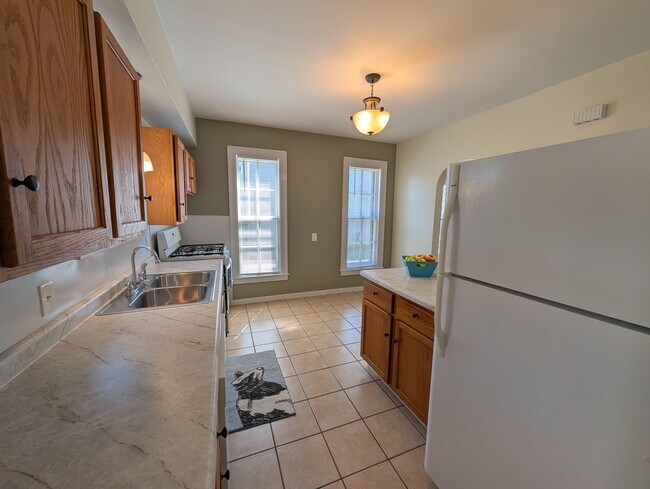 Building Photo - 330 Henry Ave SE