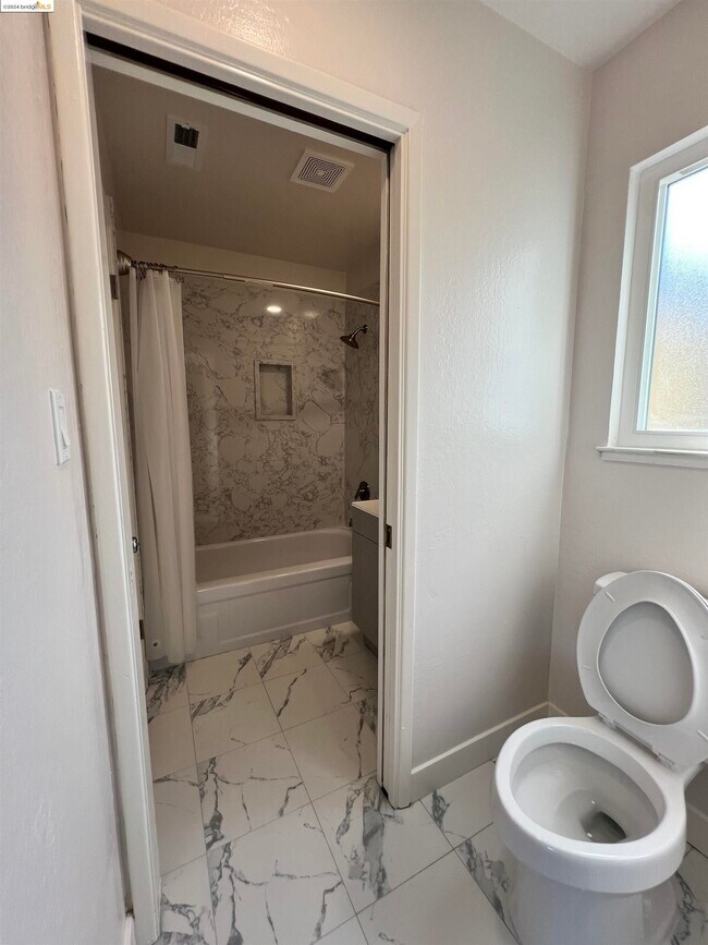 Building Photo - 54 S Lake Dr