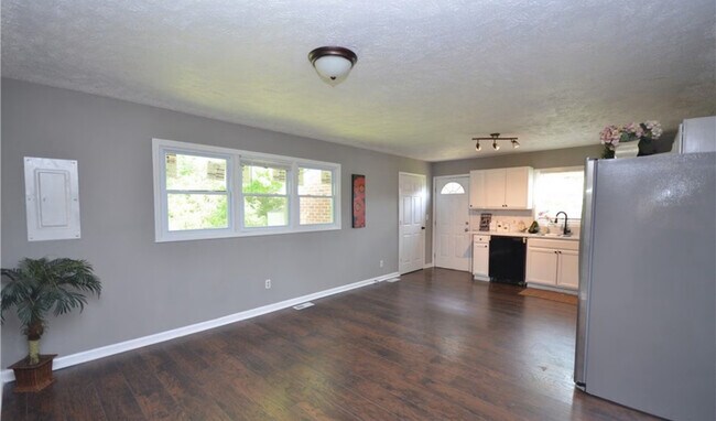 Building Photo - 544 Spruce St