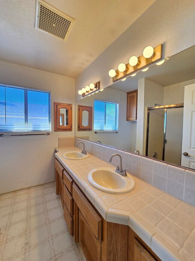 Building Photo - Beautiful 3-Bedroom Home with RV Parking & Spacious Backyard – Move-In Ready!