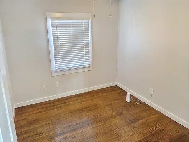 Building Photo - 3221 NE 16th St