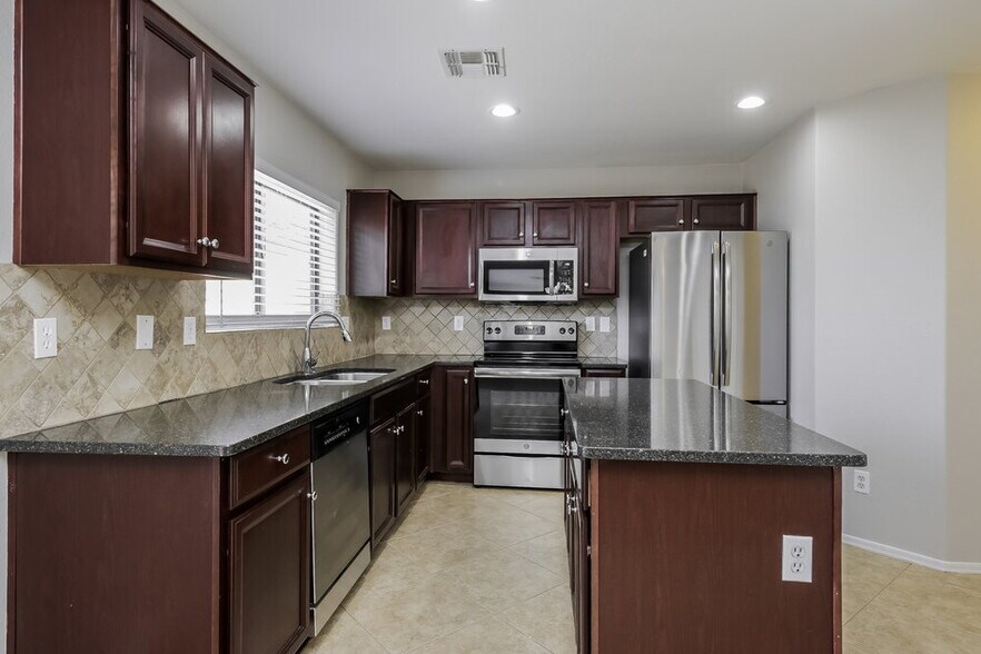 Building Photo - 30846 N Bramwell Ave