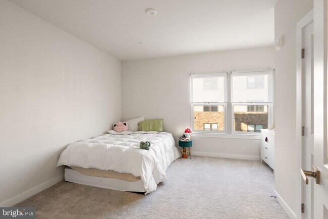 Building Photo - 46294 Mount Milstead Ter