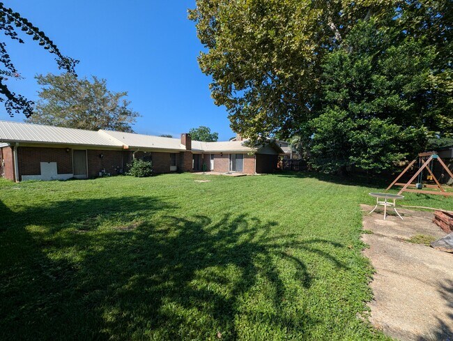 Building Photo - 105 Marquette Pl